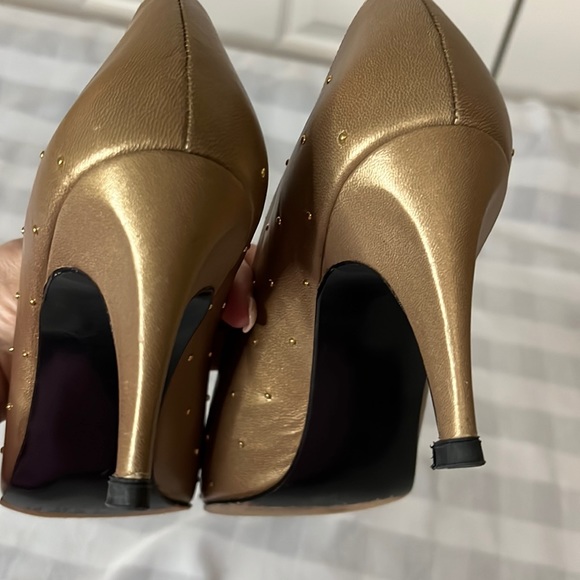 Stuart Weitzman gold with gold round studded 3” heels/pump - Picture 13 of 17